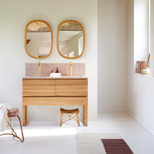 Faut-il poser une crédence derrière les vasques dans une salle de bain ?